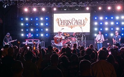 Chris Cagle at JD Legends in Franklin, OH: thegreeneroommagazine.com/chris-cagle-at… #chriscagle <a href="/John_Reasoner/">John Reasoner</a>