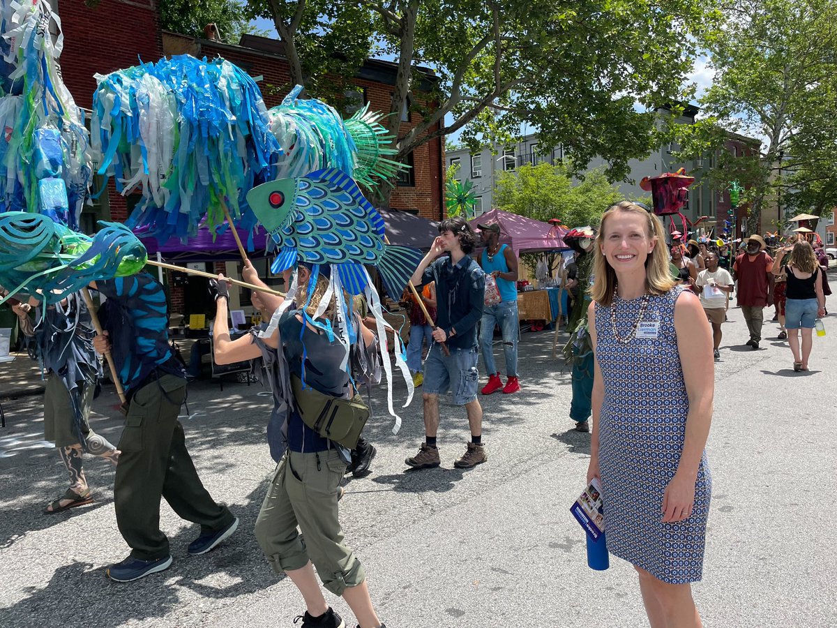 BrookeELierman's tweet photo. Had a great time at #SoWeBo Festival - great energy and food and music! Community celebrations are the best. https://t.co/1qqYCWi4Lg