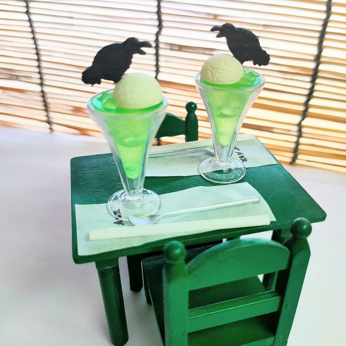 minazukiwagashi's tweet photo. #名古屋 の #珈琲処カラス 様の #ソーダフロート をダブルでゲット.青色も欲しい. #クリームリームソーダ #ガチャ #純喫茶 #ミニチュアコレクション I got double #SodaFloat of #crow .You can get at a #CapsuleToyMachine . I want the blue one, too. #OrthodoxJapaneseCafe #Nagoya #Miniture https://t.co/K5rWkHuy01