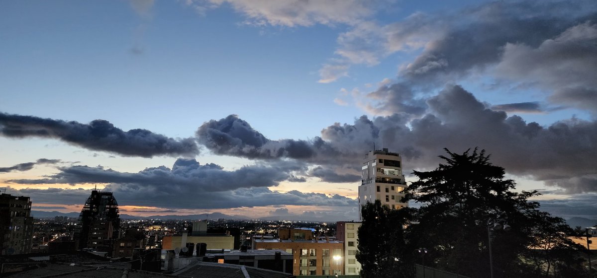 sadoth's tweet photo. Atardeceres Maravillosos, Lindos y Libres.
#opacarofilia #domingo #atardecer #atardeceres  #sunset #Bogotá #amll https://t.co/CBz3YpTo2S