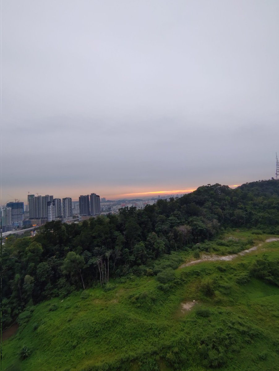 youngbinmina_'s tweet photo. “Just don’t forget that some of us watch the sunset too.” – S.E. Hinton

Yeah maybe there's time that we see the same sunset 🌇. Thank you Rowoon for all your hard works❤️. We love you 💓
#SunsetsForRowoon #로운이를위한노을
#SF9 @SF9official #에스에프나인 #Rowoon #로운 https://t.co/bYceevRvD8
