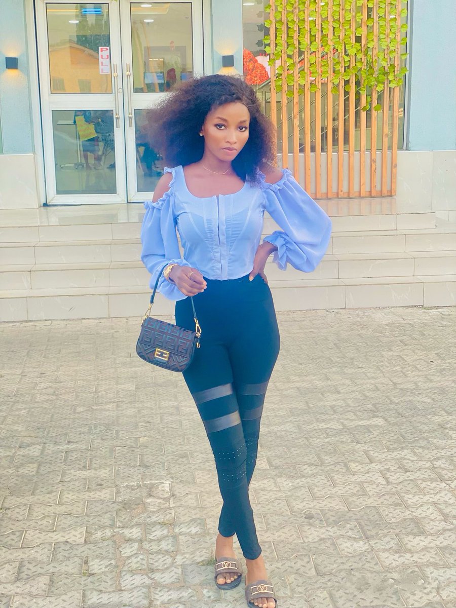 BolaChase's tweet photo. Tell me what you see when you look at me 👀 🖤
#Papaya #after23 #Quilox #Twyse https://t.co/Mo3bORQnFj