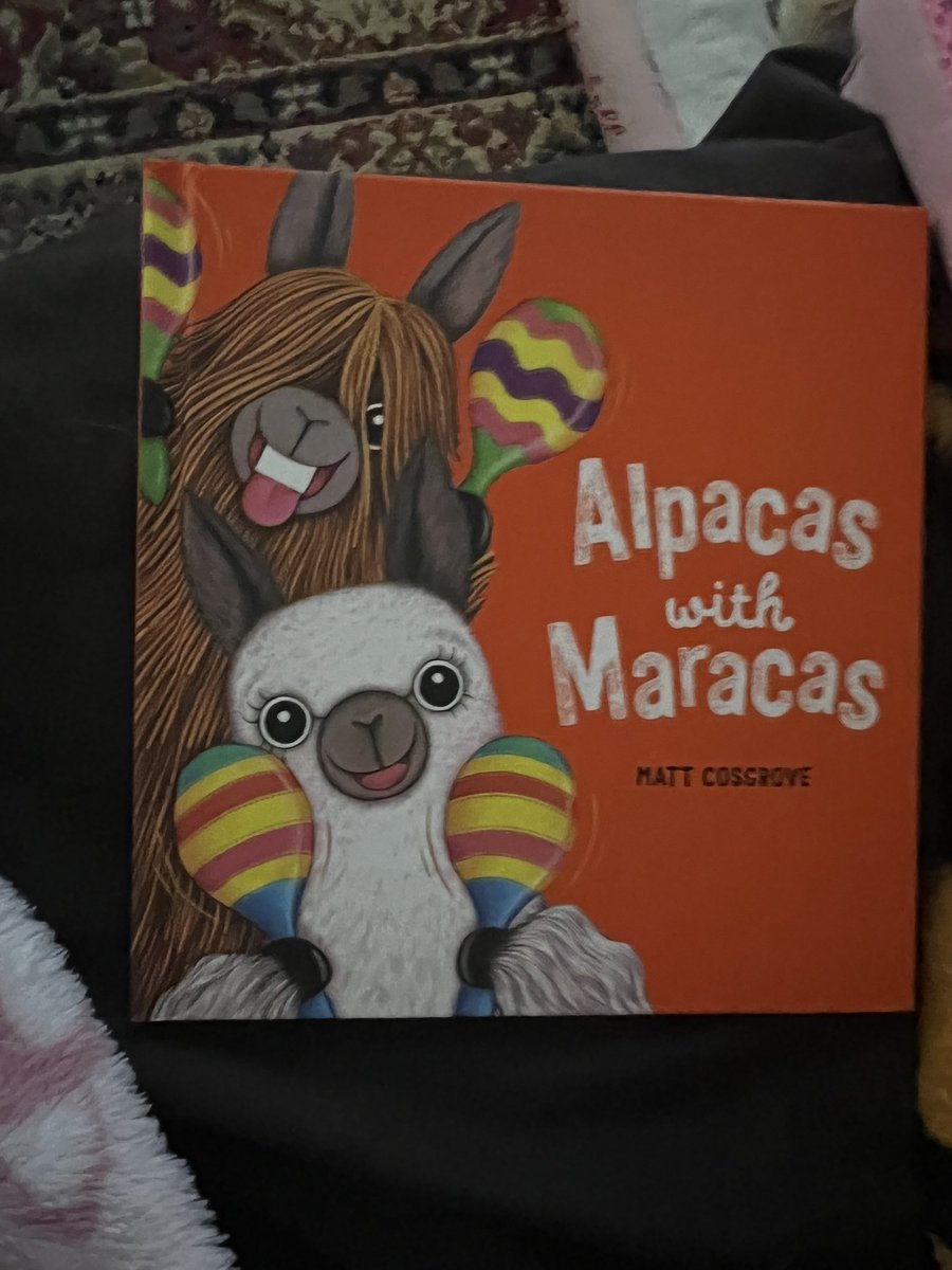 I read ‘Alpacas with Maracas’ 🐾 

#tinkerbellthepomchi 
#tinkerbellstorytime #pomchi #dogsoftwitter