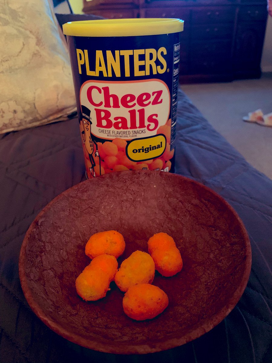 ThisIsMaryK's tweet photo. Hi Mr. Peanut! What up with the cheez balls here?? More oval than circular…🧐 not right! #CheezBalls #Classic #80s https://t.co/hmjBIkIe9z