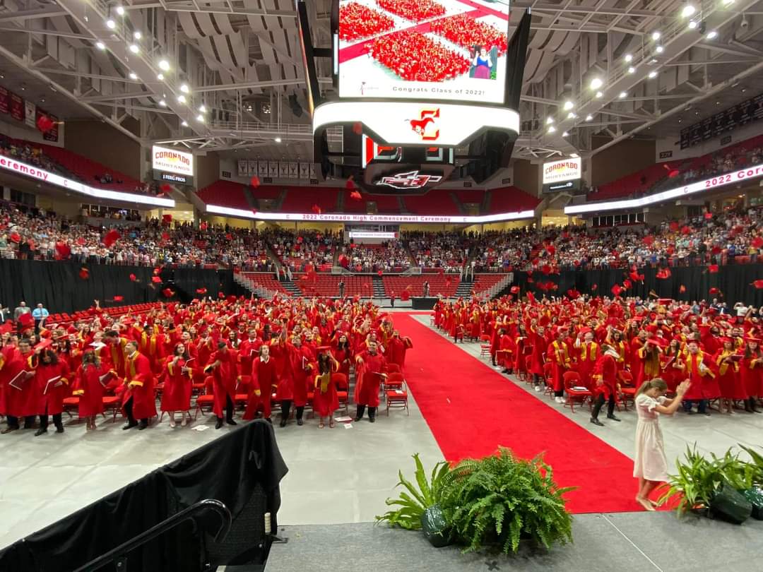 CoachZBirdwell's tweet photo. A special group walked the stage yesterday. A group of guys that asked no questions &amp; just went to work from Day 1 last year when our staff arrived. A group that believed in us &amp; trusted us. Love you guys &amp; thank you for letting us be apart of your journey. Forever Ohana. https://t.co/bA60hctwD7