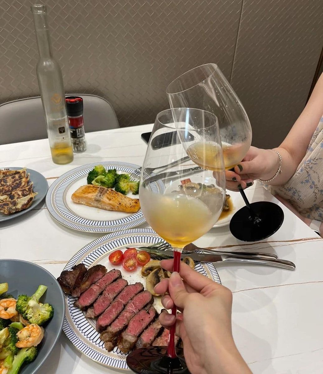 Erin880808's tweet photo. This is what the weekend should be like, enjoy the fruits of our labor https://t.co/v7z9UtPgQE
