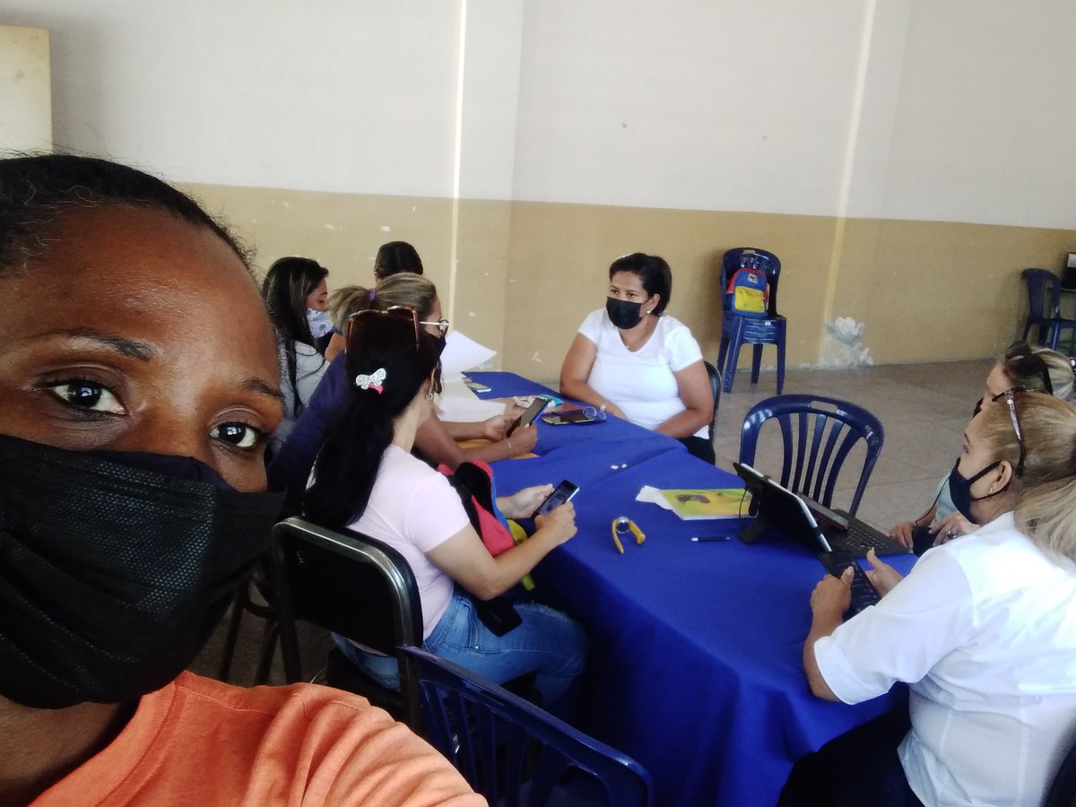 CbitlaPradera's tweet photo. #Fundabitcarabobo Enlace CBIT territorio San Joaquin apoyando a los planteles en conjunto con la supervisora Intercircuital en el registro de infraestructura "Sígueme" @fundabitcarabo1 @Aymaraguiar @edu_sanjoaquin @CbitlaPradera @_LaAvanzadora @mariavdescalona @clifsjcarabobo https://t.co/jJZFMQCcHp