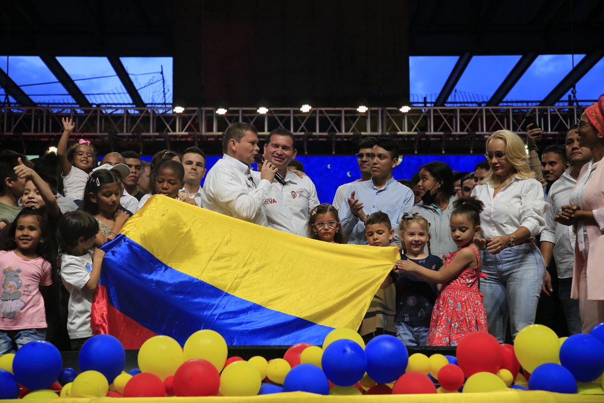 JohnMiltonR_'s tweet photo. Quién dice hemos sido vencidos, si la voz provida se hizo más grande, si Colombia ahora sabe que hay una gran familia creyente que siempre estará del lado de la gente. Hoy ganamos corazones al servicio de la fe. #ColombiaVa https://t.co/9vfZwRVO8n