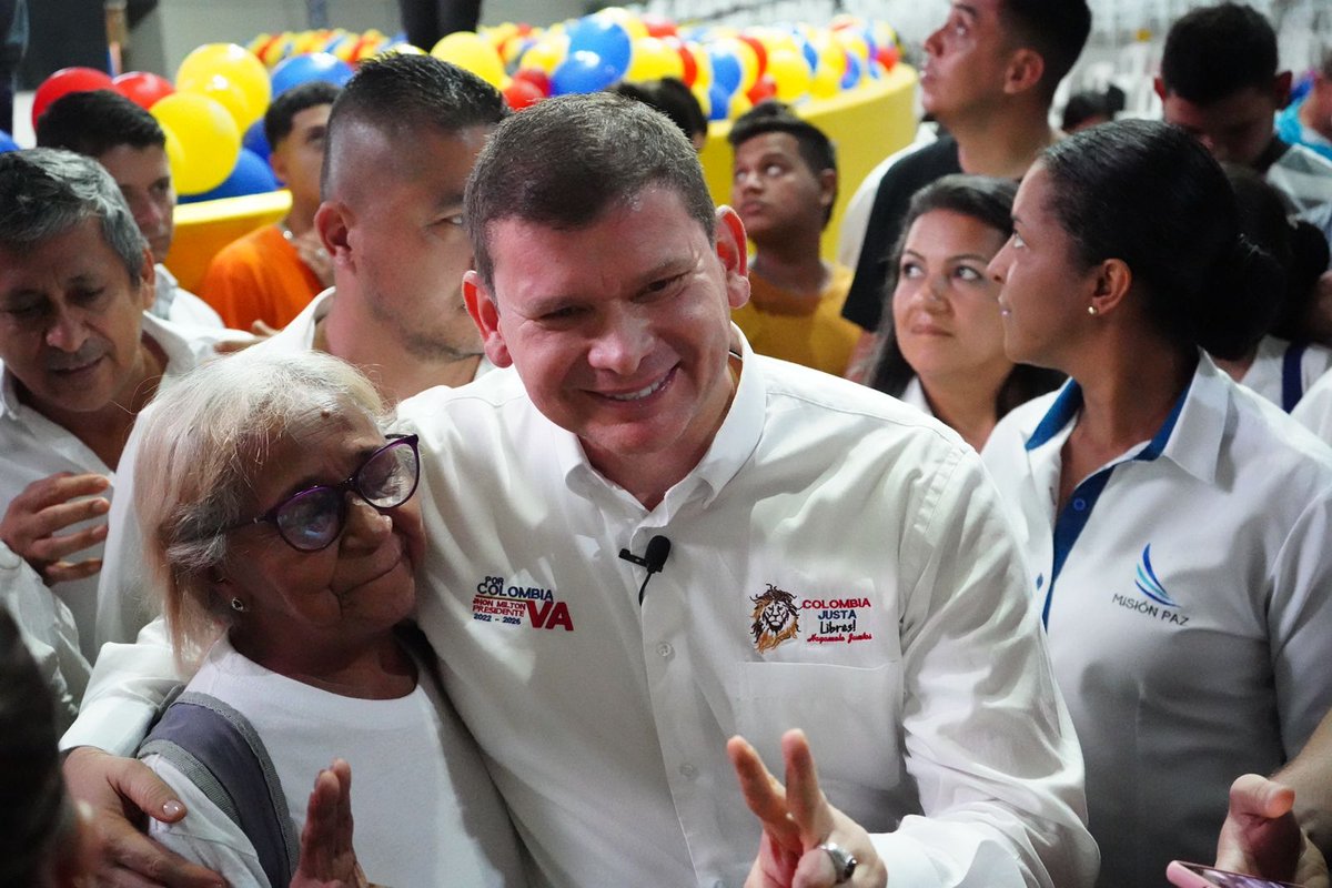 JohnMiltonR_'s tweet photo. Quién dice hemos sido vencidos, si la voz provida se hizo más grande, si Colombia ahora sabe que hay una gran familia creyente que siempre estará del lado de la gente. Hoy ganamos corazones al servicio de la fe. #ColombiaVa https://t.co/9vfZwRVO8n