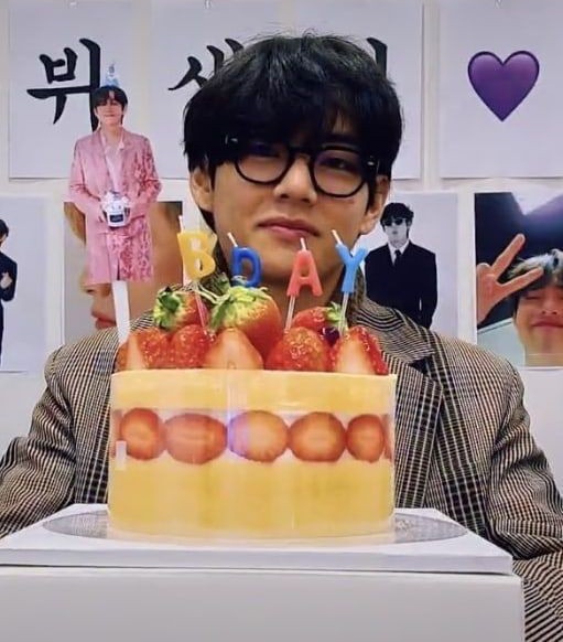 @thyung_zie 💌: @thyung_zie 

happy birthday therese ! 🎂 enjoy your special day and have a blast <3 wishing you all the best and good health may all your wishes and dreams come true more birthdays to come take care always and stay safe ily 🥳🤍