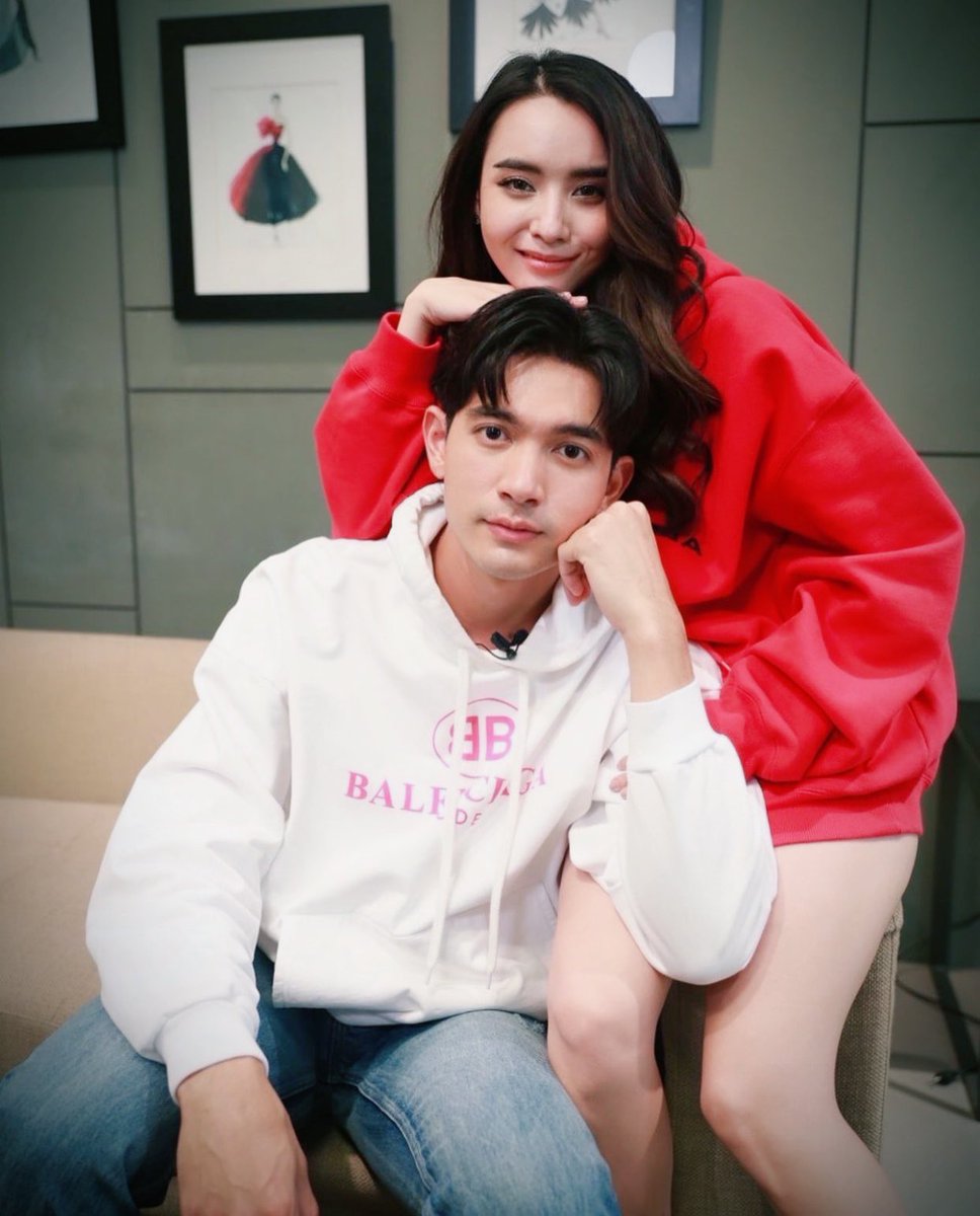 ความรัก ไม่ว่าจะอยู่ในรูปแบบไหน ก็เป็นความสัมพันธ์ที่แข็งแรง รักแบบเกื้อกูลกัน
เด็กดีของแม่❤️
#เข้มมุก  
#เข้มหัสวีร์ 
#มุกดานรินทร์รักษ์