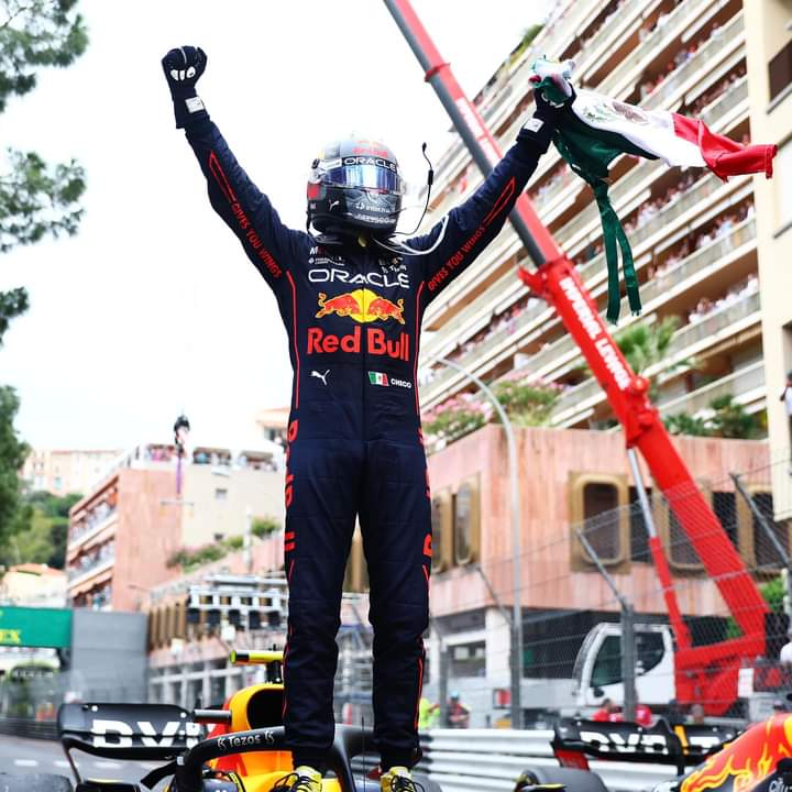 crisyahir24's tweet photo. @NobancoTornello @chacho_lml Ya de dolida,como vez que Checo es incluso mejor que Leclerc y lo va a demostrar 😉
Aún subestiman mucho al ministro de defensa y un excelente piloto https://t.co/wH0YFeVdz9