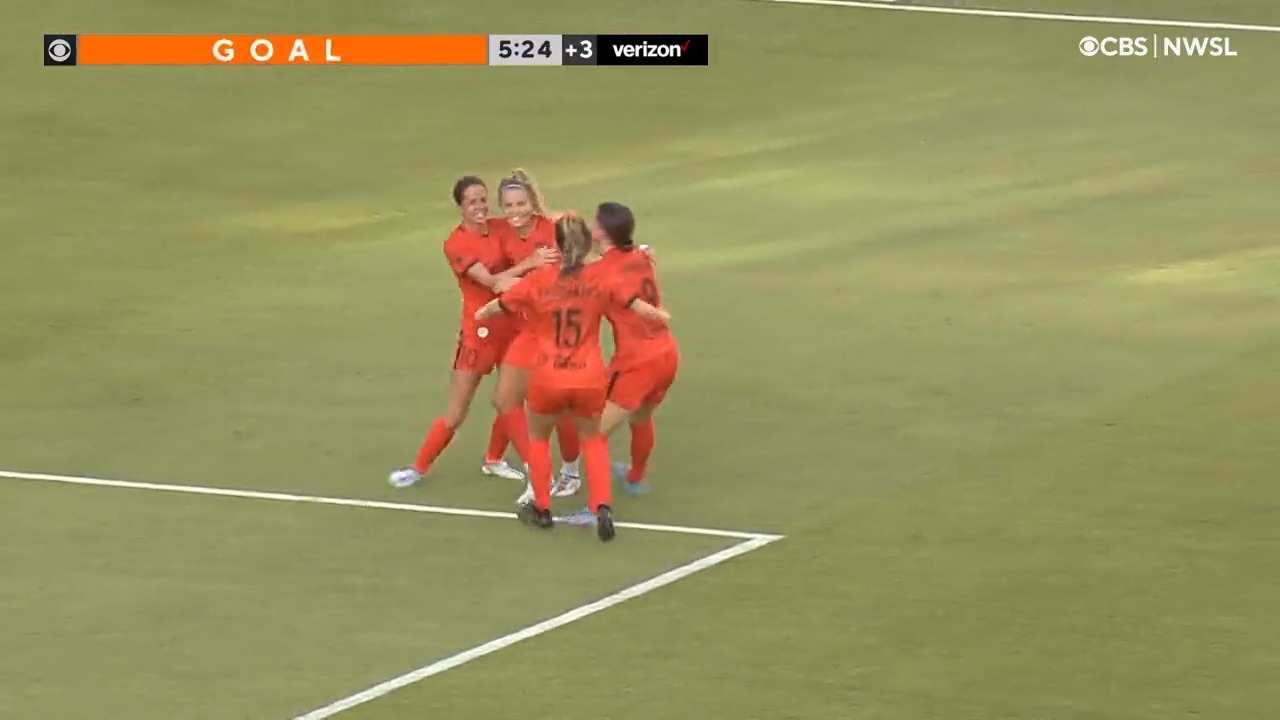 💯 @RachelDaly3 marks her 100th NWSL appearance with a goal!

@HoustonDash | #HoldItDown”