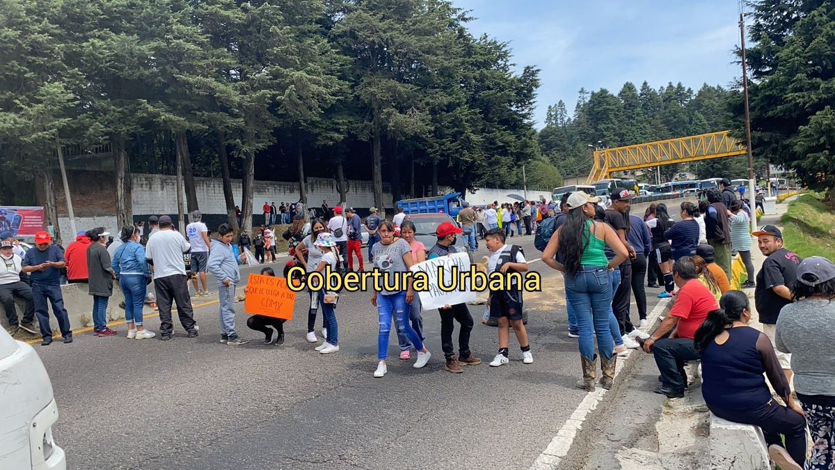 isidrocorro's tweet photo. ⚠���Último minuto⚠️: Continúa el bloqueo en la México Toluca a la altura del kilómetro 27.500 por habitantes que piden agua. Hay serios problemas de vialidad. https://t.co/R5aIJ3PI1v