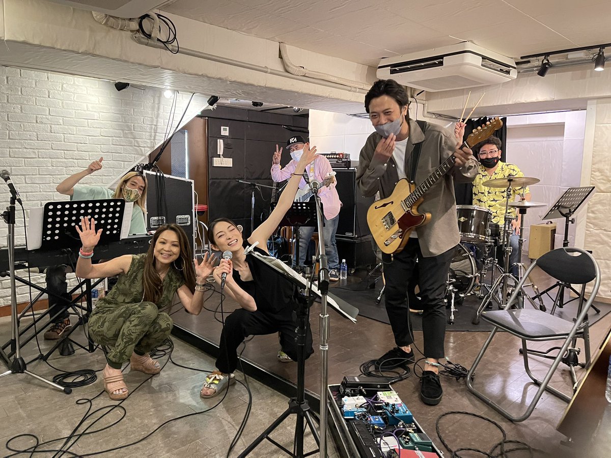 eiko_junostaff's tweet photo. いよいよ今週末‼️
迷っている方も是非💓

2022.6.4 SAT
松本英子23rd Anniversary Live
@ https://t.co/ZHECj0yCfF
❶15:00〜/❷19:00〜

豪華フルバンドでお待ちしています✨✨
V.#松本英子
G.#光永亮太 
B.#ハピネス徳永
Key.#井上薫
Dr.#平里修一
Cho.#田中雪子

🎫
https://t.co/G2KBdNAPes https://t.co/tNi76DTSNU