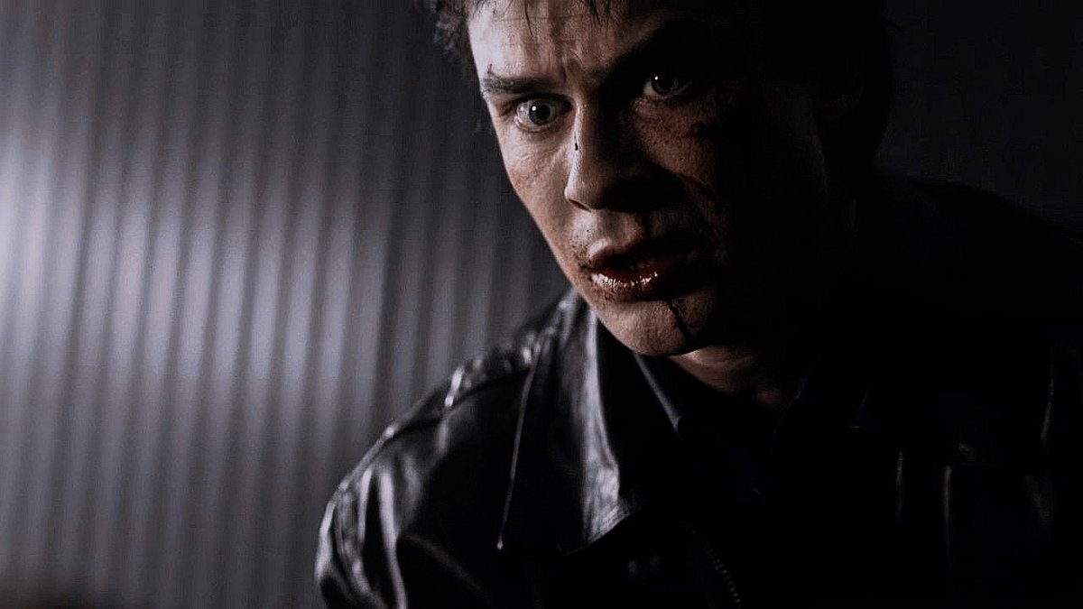 dobredelenx's tweet photo. That moment when Damon knew the love of his life had died https://t.co/TgcEGcAybW
