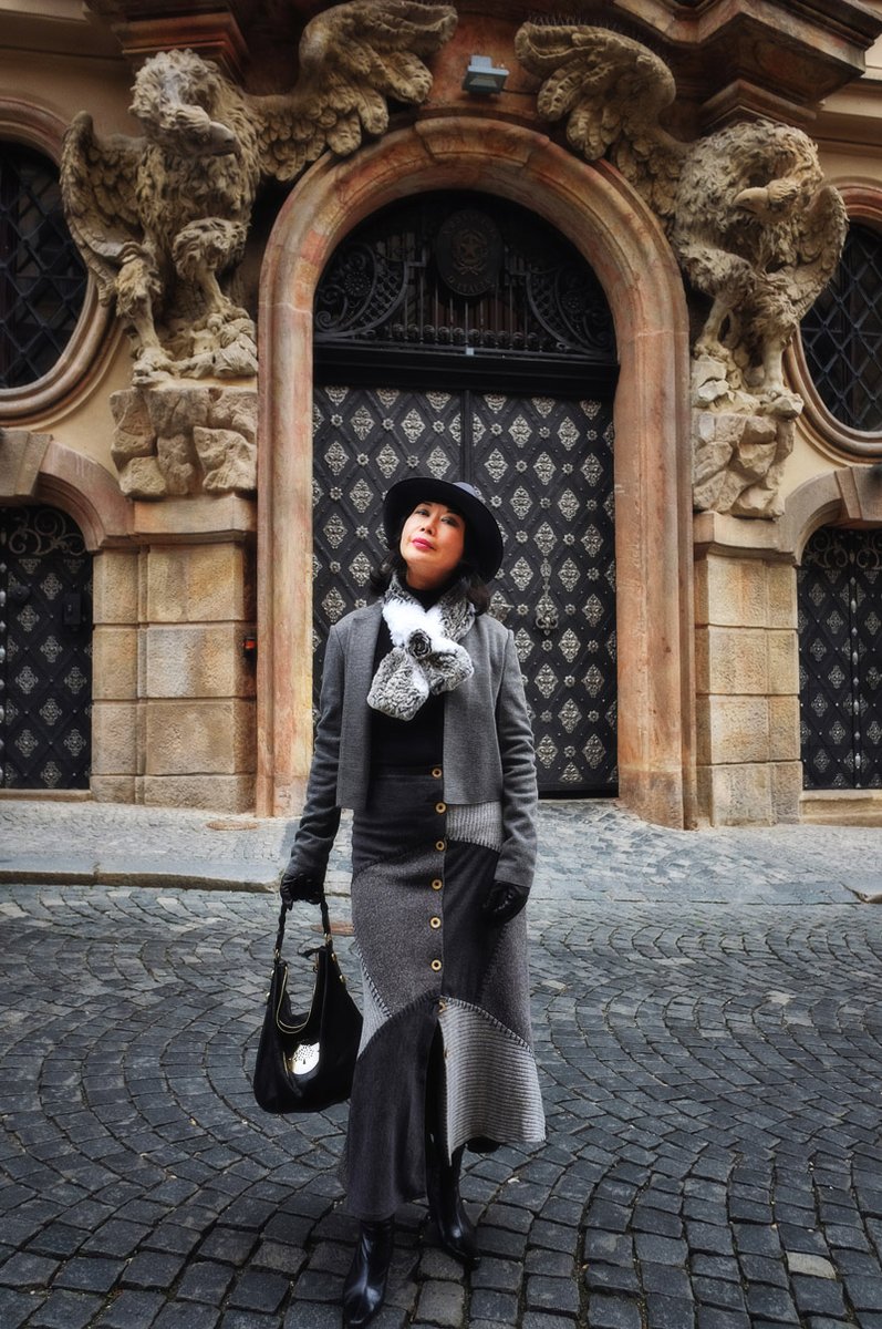 It's all about Slow Fashion! Click here vivalaviv.com/2022/05/10/my-… to see how I re-styled this 1994 patchwork flared midi skirt in 2017! #slowfashion #slowfashionmovement #fashionista #ootdfashion #ootdstyle #styleblogger #grey #prague #retro #location #portrait #portraitphotography