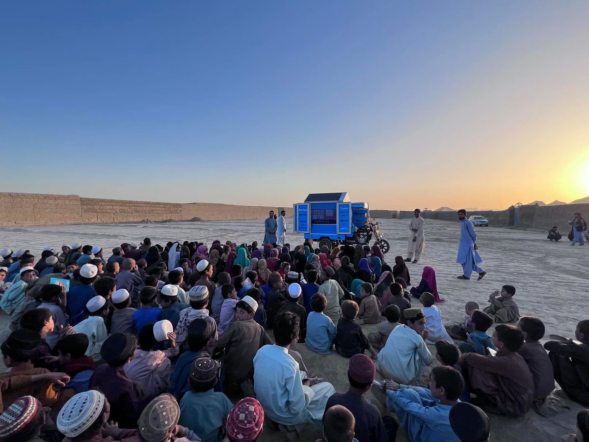 Penpath mobile school and library taught children in a remote village of Kandahar and distributed stationery and school materials to them. Many children experienced mobile lessons for the first time They were so excited #PenPathMobileSchool
#PenPathMobileLibrary #PenPathKandahar