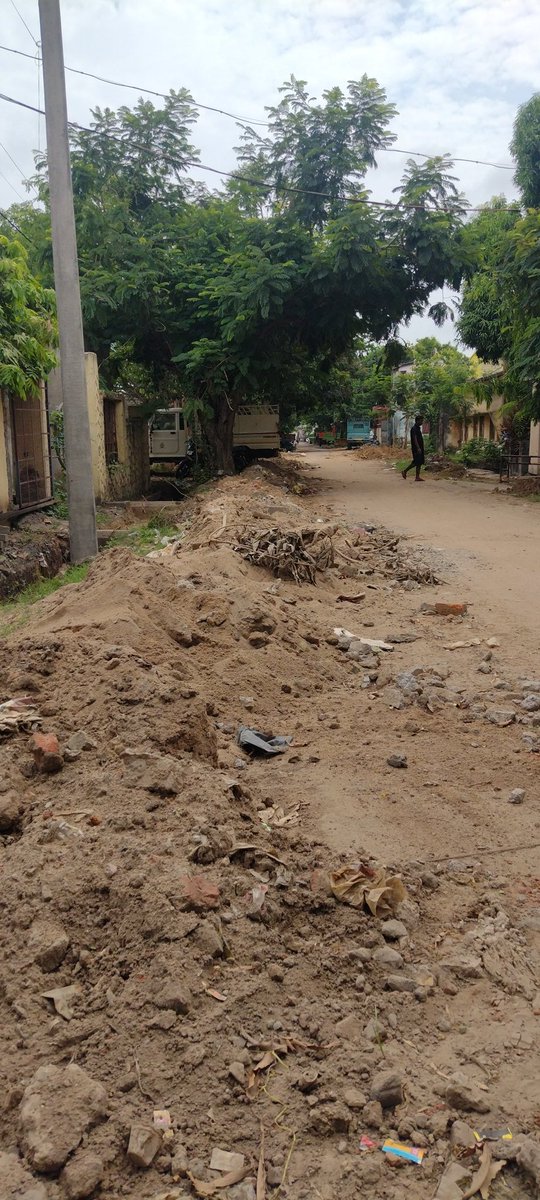 Dssia_Cuttack's tweet photo. In the case of Thunder Showers the same goes back to the drain. Kind intervention may be taken immediately to clear all the garbage for smooth movement. . @MoHFW_INDIA @HFWOdisha @CMO_Odisha @MsmeDepartment @otvnews @sambad_odisha @ZeeOdisha @odisha https://t.co/WituatRSDA