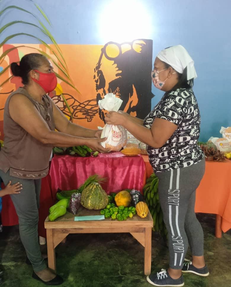 MinAlimenVen's tweet photo. #Falcón | Plan Nacional de Distribución de Proteínas benefició a familias en la parroquia #Cabure https://t.co/aRtOiFDI7b https://t.co/N3Tmz5wFAm