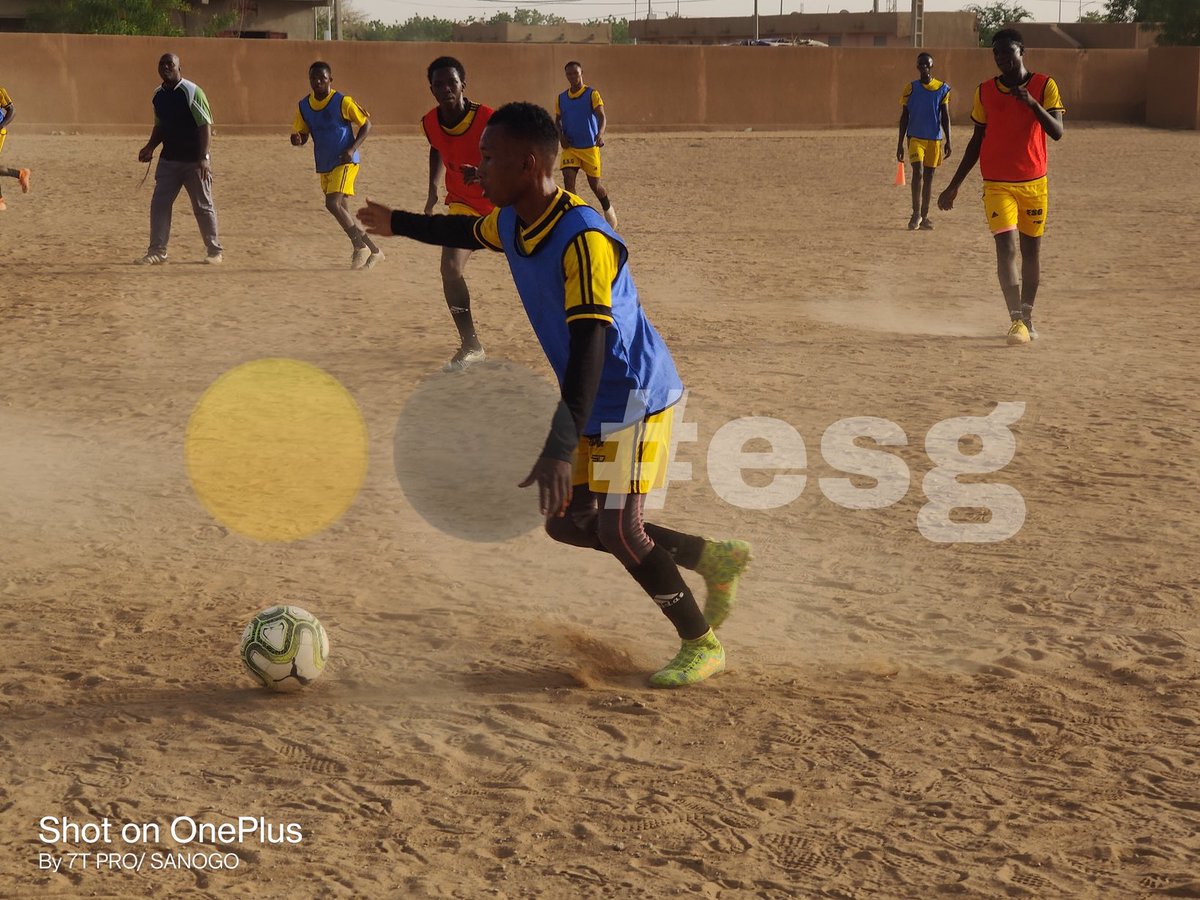 esg_gao's tweet photo. #esperancesportivedegao #forcaesg #esg #football #footballteam #matchdepoule #championat #d2 #championatd2 #gao #mali 
Demain nous allons jouer notre 2eme match de poule ESG - AS KAG  au stade KASSE KEITA DE GAO. Merci infiniment d'avance à nos supporters pour les encouragements. https://t.co/kv5ezgYrOB