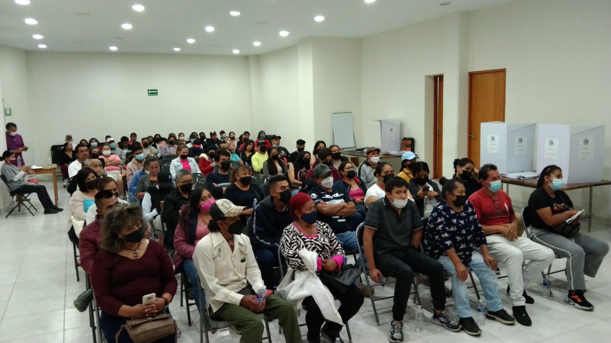 PabloVargasGon6's tweet photo. Comités de Defensa de la #4T en curso de capacitación electoral rumbo al triunfo electoral del 5 de junio.#EnJunioGanaJulio
#CD4THidalgo
#JulioMenchacaGobernador https://t.co/ZfHtHbYmKy