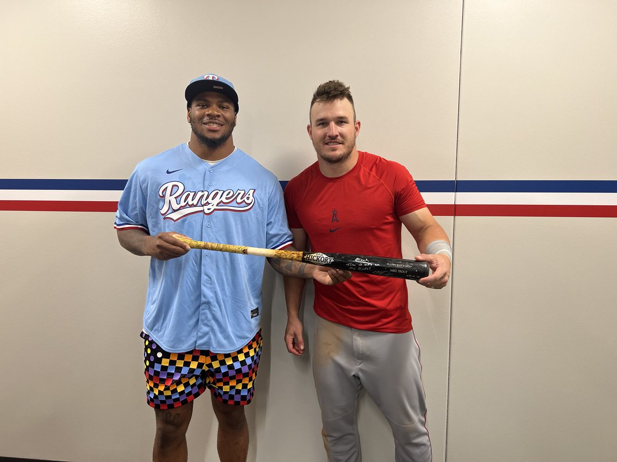 MicahhParsons11's tweet photo. @MikeTrout  he told he is a eagle guy!! But I told him the cowboys nation would turn him over!!!  He gifted me and sick back after he cranked his 10th homer!! All good tho we even now!! https://t.co/vahSIUIsAl