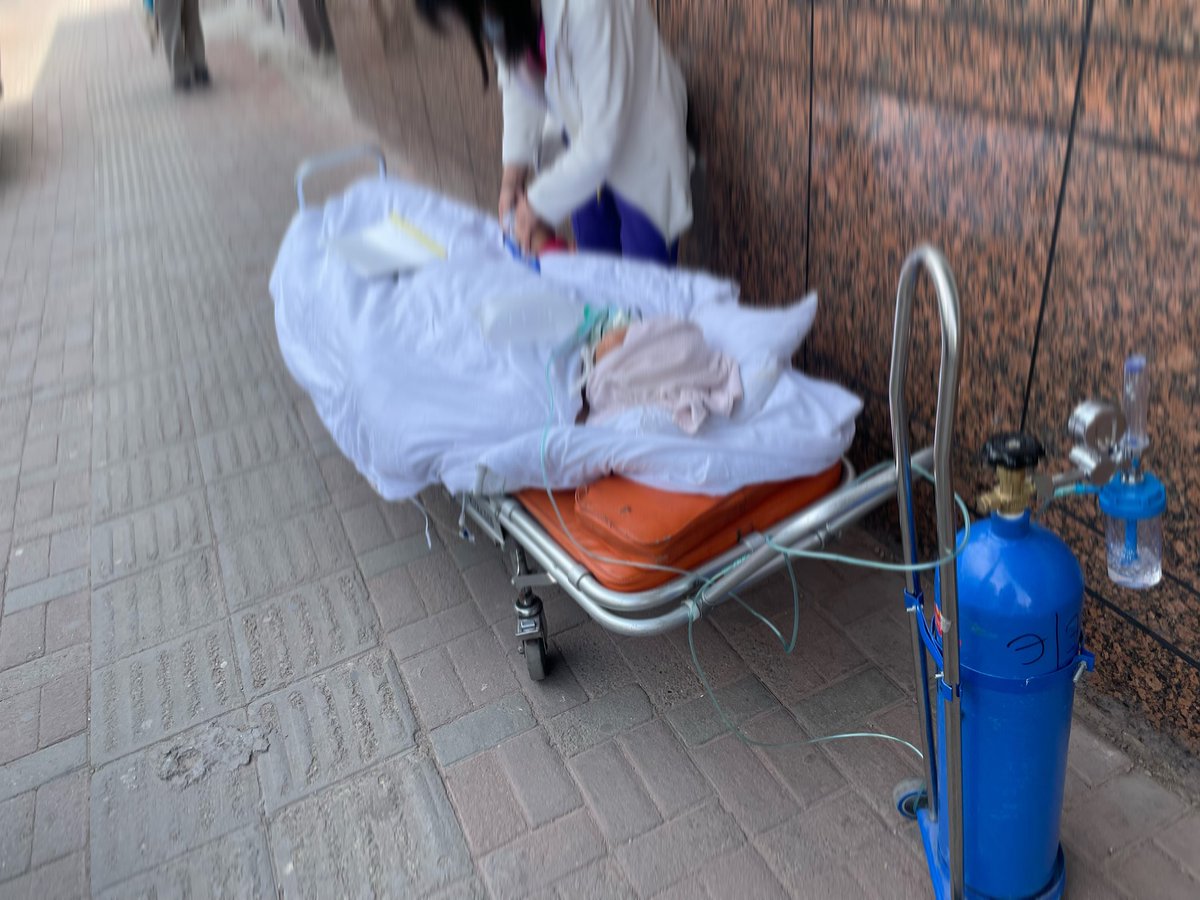 Гадаадад эмчлүүлэх иргэдэд 100 сая төгрөг өгнө гэж ХУЦАЖ байхаар улсын эмнэлгүүдийнхээ тоног төхөөрөмжийг сайжруулаач

 2-р эмнэлгийн MRI tomograph эвдрээд сувилагчид нь сэхээнд байгаа хүнээ амьсгалын аппараттай нь чирээд хувийн эмнэлэгт үзүүлж явна. MRI нь эвдрээд хэдэн сар болж