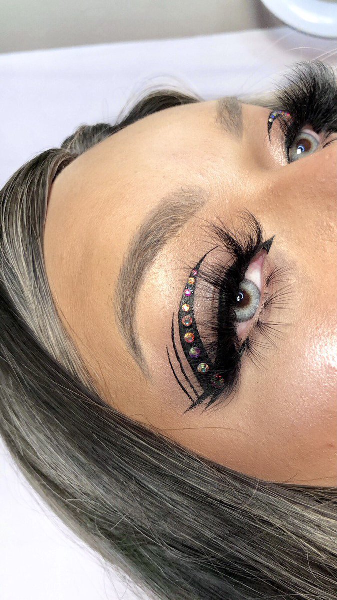Maxglin's tweet photo. @ABHcosmetics https://t.co/TSyj2zCNpP https://t.co/I8ALcMcMWN