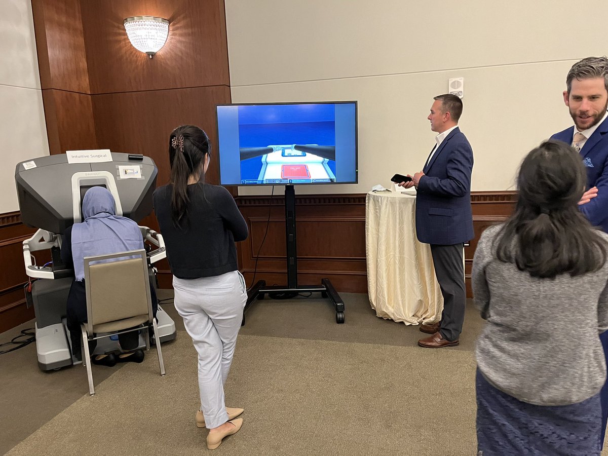 Hands on demo / sim sessions for trainees and attendees to try out endoscopic equipment, laparoscopic, ablation, and even the da Vinci robot, with teaching by physician experts and industry.