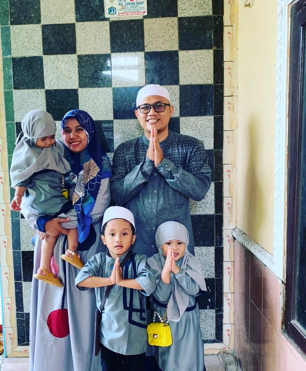 ajibot's tweet photo. Happyied 1443Hijriah
Mohon maaf lahir batin https://t.co/mM5F7lr7uC