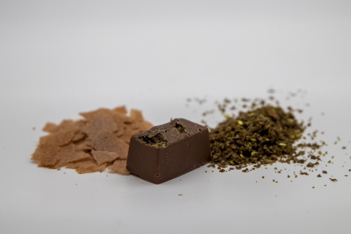 MerelYchocolate's tweet photo. مزيج النكهات الرائع بين الشوكلا والزعتر ورقائق الكريب اللذيذة https://t.co/qvXC0WSafD