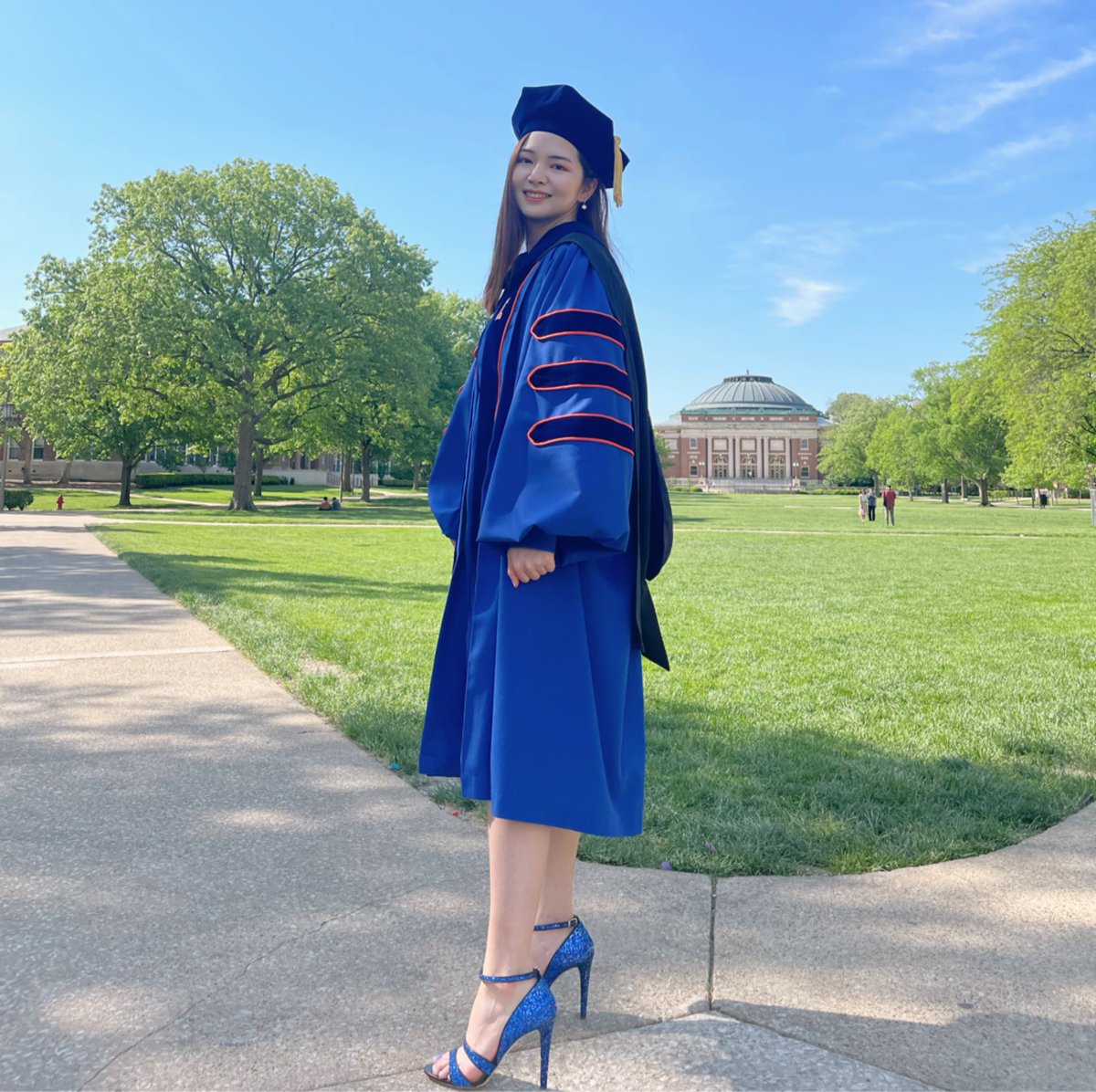 I have recently defended my dissertation and was hooded this past weekend. I am very grateful for the support and feedback from my wonderful committee. Thank you <a href="/UiucLab/">UIUCAlcoholLab</a>, @CABlabUIUC, @KwapilLab and Drs. Wendy Heller &amp; Howard Berenbaum! #graduation (#almost #PhDone!)