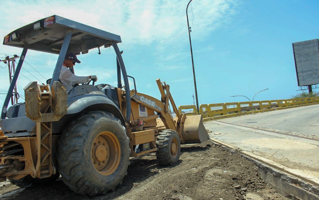 MorelRodriguezA's tweet photo. Avanzamos en la recuperación del distribuidor de Macho Muerto. Estructura de gran importancia para el desarrollo turístico regional y económico del municipio Mariño, porque permitiría una mejor conexión entre García, Díaz, Tubores y la Península de Macanao. #NuevaEsparta https://t.co/trRQMeC9xV