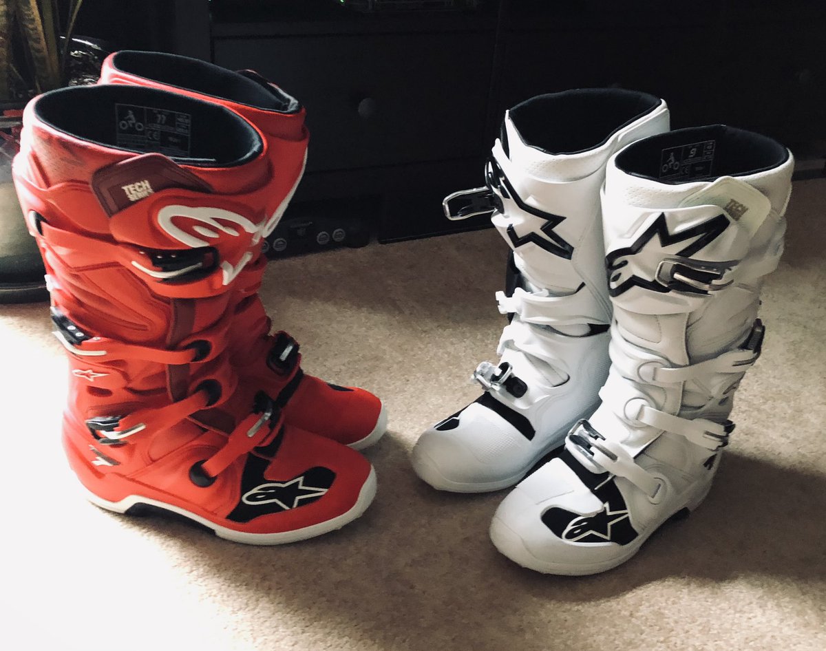 hyrulehounds's tweet photo. Puppies got new boots… 🤤 https://t.co/YAVAlFiXsP