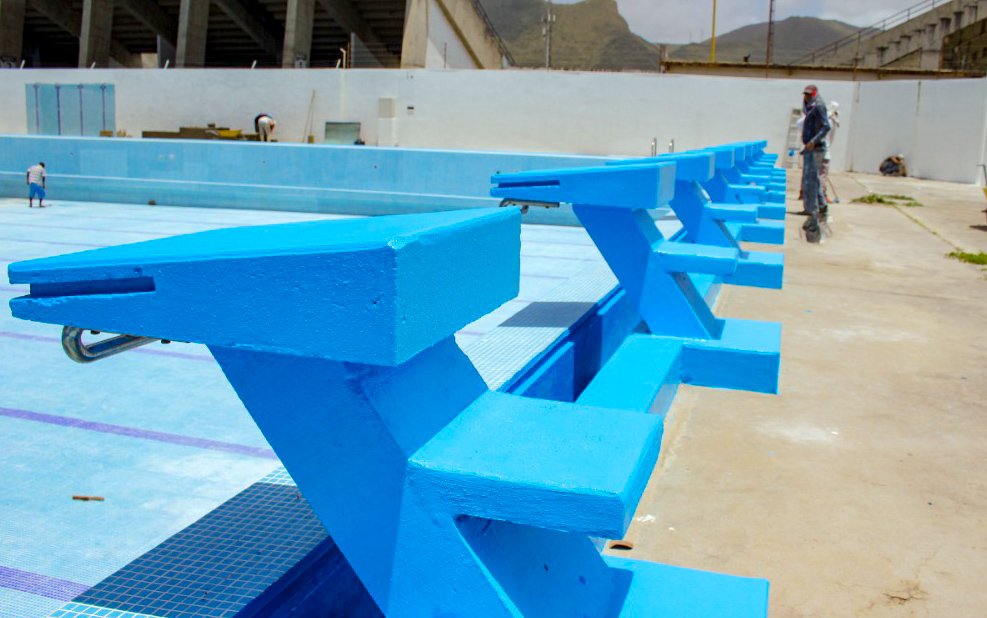 MorelRodriguezA's tweet photo. Así van los trabajos de recuperación y colocación de nuevos equipos en las dos piscinas del complejo de piscinas “Oliver Núñez”, ubicado en Guatamare #García. Una promesa que realizamos y que muy pronto será una realidad para el desarrollo de los deportistas. #NuevaEsparta https://t.co/TWZTEDjt1s