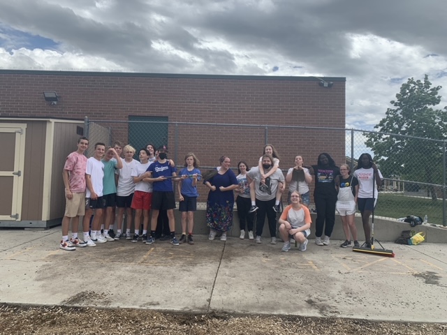 #SVGraduation Week: Today our 8th grade graduates spent time working hard doing service to help beautify our school pavilion and prepare the school garden with Chef Debora. Thank you, it all looks amazing!