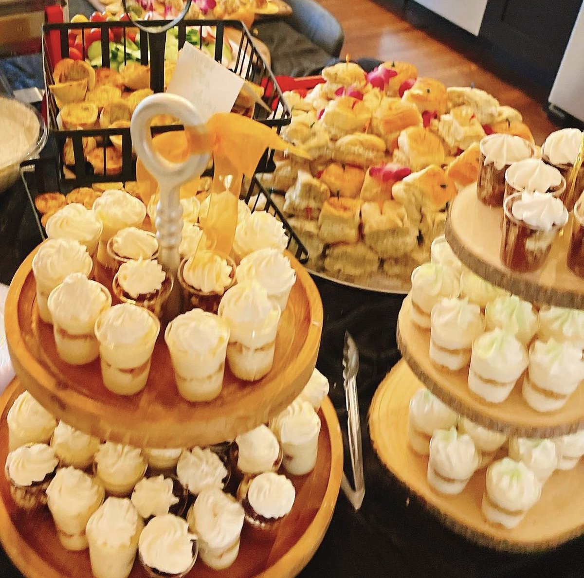 ABakerBio's tweet image. Smile big. Love more. Never take things for GRANTed. Thank you @Foundation4LISD for your investment in #UnlockingPotential for students year after year and your devotion to being #LockedOnExcellence at @LockhartISD by granting wishes✨Shoutout to The Culinary Room for the treats!