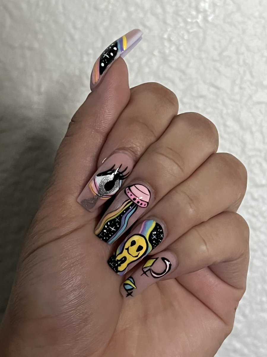 ohnojazriel's tweet photo. LOVE my nail tech, always a fun time 🫠 https://t.co/89gqb2SCnY