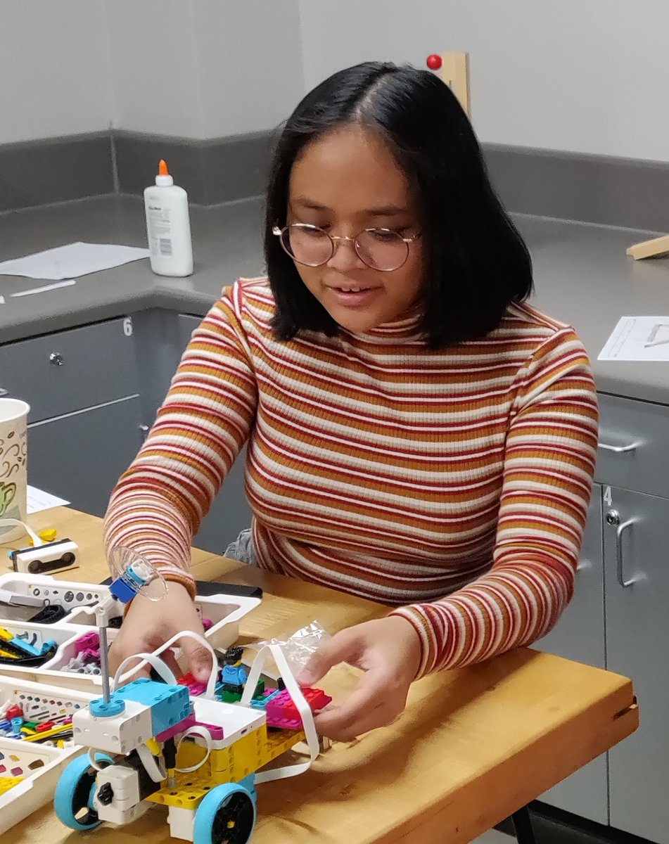 Senior Spotlight!  Ysabella is an amazing teammate and co driver.  Cool under pressure and endlessly fun, she will be missed as she pursues Neuroscience at ASU.  Tear em up Ysa!