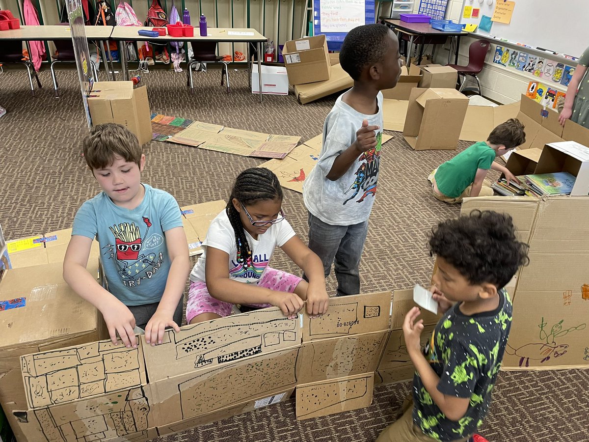 GrewellGang's tweet photo. When I asked my first graders what we could do with a bunch of boxes, they said, “Let’s make a castle!” Teamwork was key in getting it together. Such a fun, creative group of children! Thank you @JoniSextonDLS for the extra boxes! @Central_MCSD #MiddieRising #Purpose4Purpose https://t.co/gMjfgx0Hk7