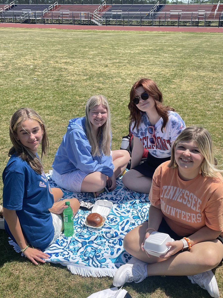 wcsSHS's tweet photo. Senior picnic day! We love our seniors! 🧡💙 @SummitSquad https://t.co/peiW24CjWF