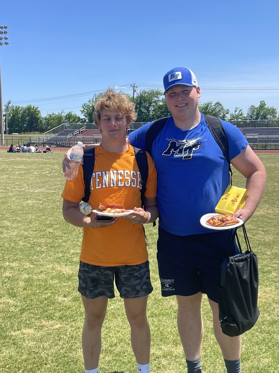 wcsSHS's tweet photo. Seniors enjoying lunch and their last day together! Thanks @SummitPTSO for the food trucks and serving our seniors! 💙🧡 @SummitSquad https://t.co/SW2jey8gPk