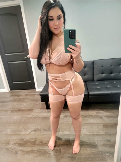 Cam night! 10pm central. Come hang out. Chat and cum. https://t.co/4msGghIeUm