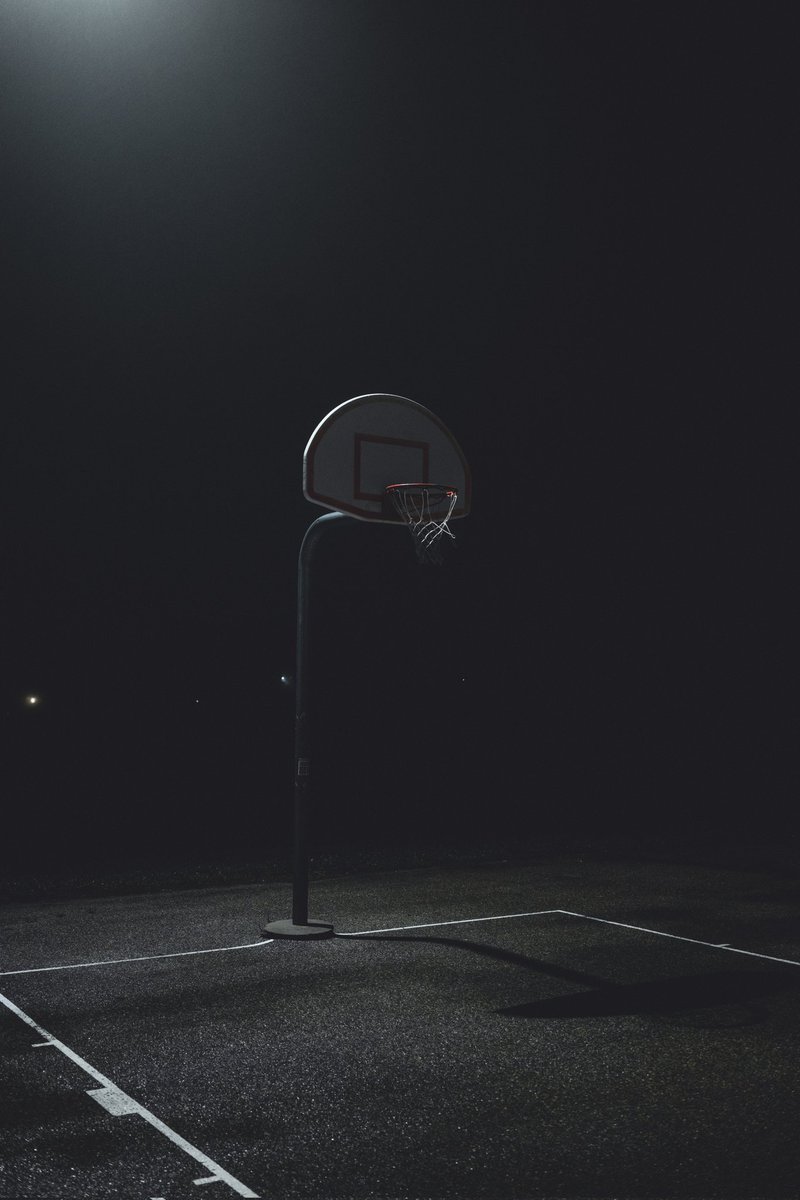 Visual_Theory's tweet photo. Did some moody shots the other night.  Will definitely want to replicate this in a film in the future. #streetphotography #cinematography https://t.co/s81kCE7CVy