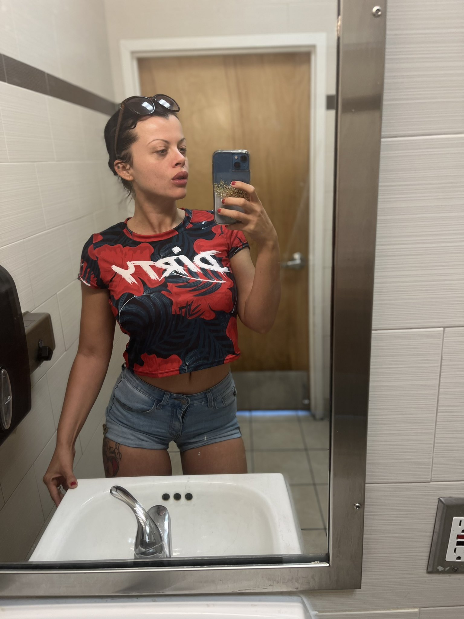 texas patti on Twitter: \u0026quot;RT @nadiawhitexxx: Bathroom mirror selfie ...