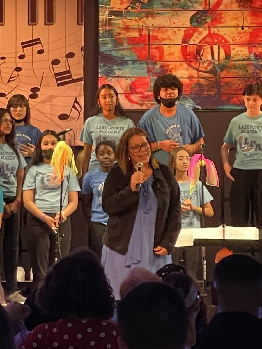 emfeltner's tweet photo. Music on Pointe was definitely a Night to Remember. Everyone left smiling and inspired. Mayra Velez - you are amazing! @LakePointeESTEM @lakeschools https://t.co/VqdnIQzWJN