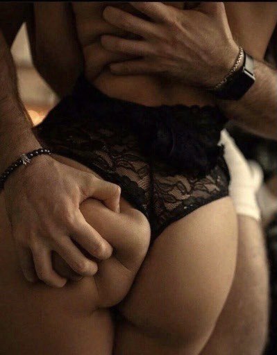 Los besos? 
Siempre con agarrón de nalga