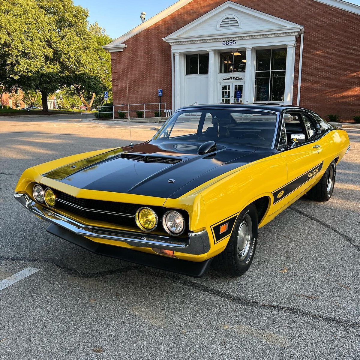 DinoKasamis's tweet image. Very cool 70 1/2 Ford Falcon…