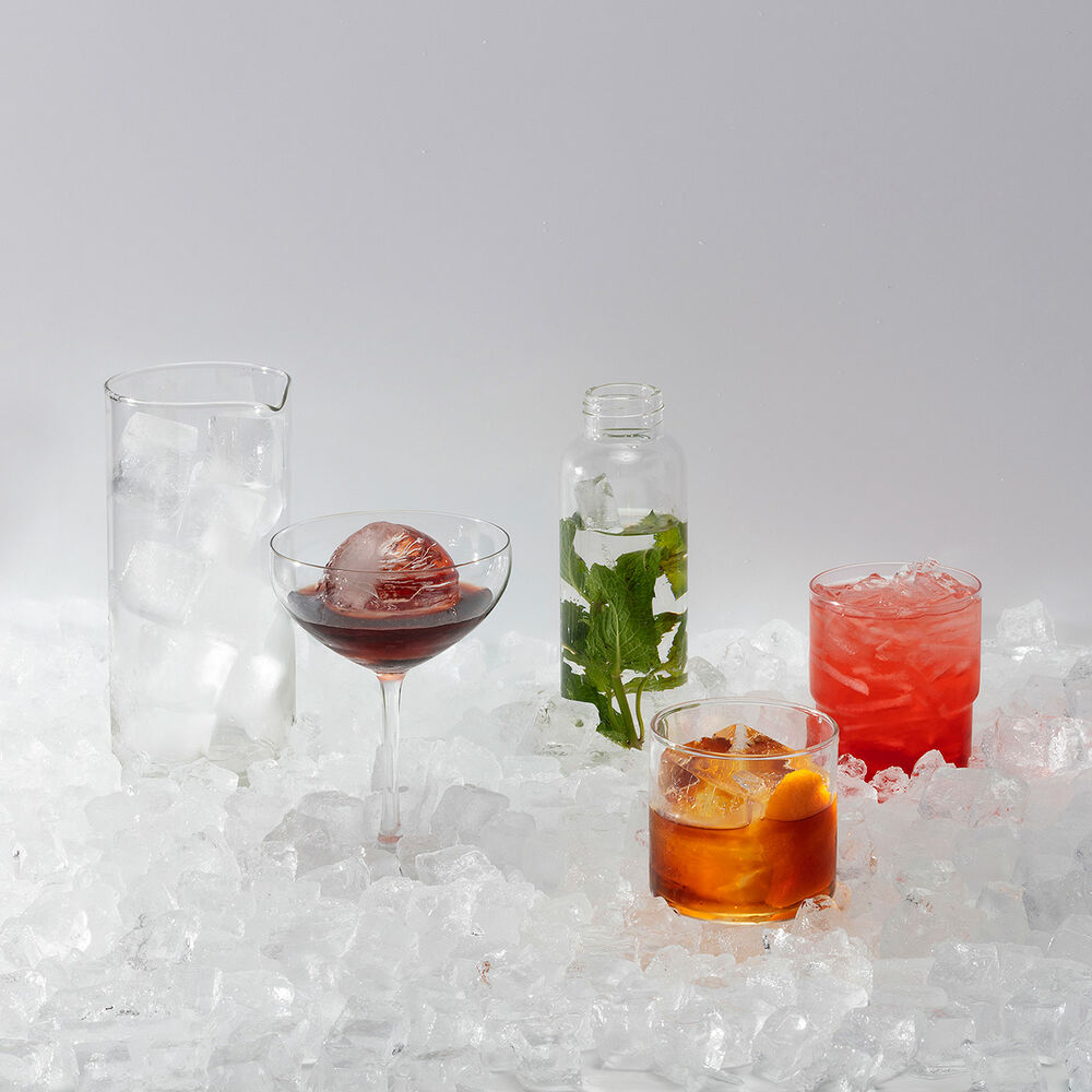 The perfect cocktail companion.

The Peak collection was designed to elevate everyday drinks, bringing speakeasy-quality ice to your home freezer.

#icetray #cocktailrecipes #cocktailporn #cocktails #originaldesign
